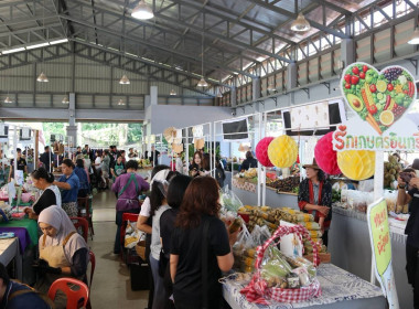 “รมช.เกษตร” ปักหมุดตลาดเกษตรกรเชียงราย หนุนบริโภคผลไม้ไทย ... พารามิเตอร์รูปภาพ 70